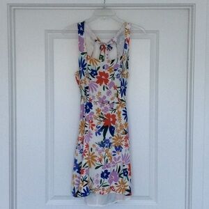 Sleeveless open back floral mini dress